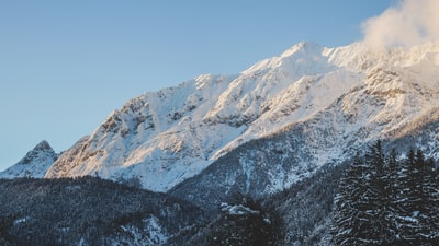晴空雪山